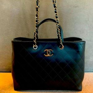Chanel 20p Calfskin and Gold Tone Shopping Bag
